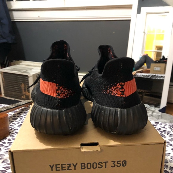 Yeezy 350 v2 red stripes - Picture 4 of 4